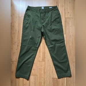 GAP Women's Olive Downtown Khaki Cropped Pants